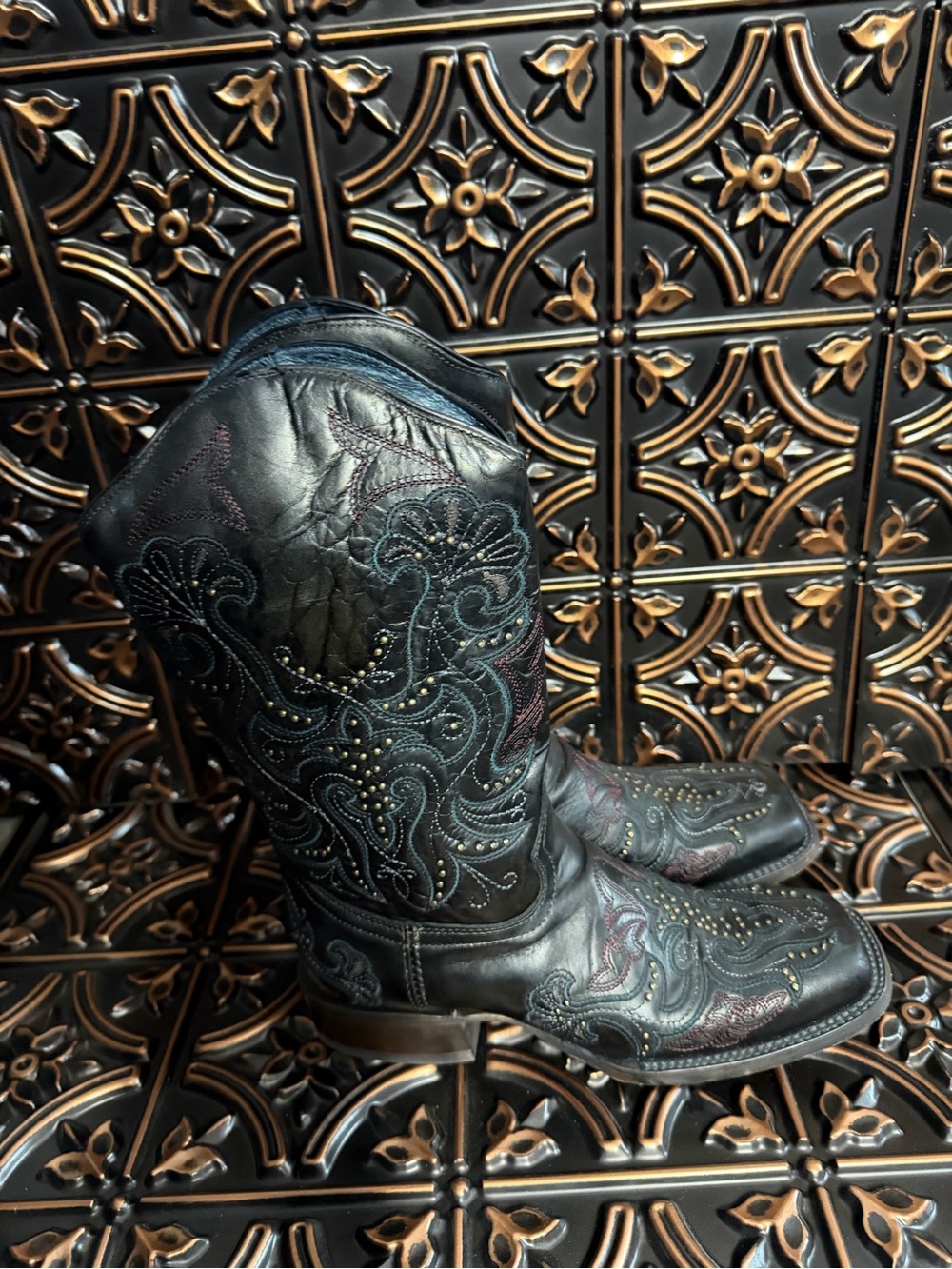 Corral Embroidered Black Leather Western Cowboy Boots - Picture 2 of 6